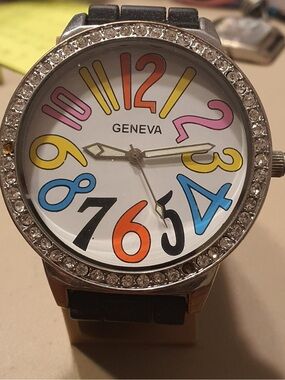 🦋10/$20🦋 Geneva #93577 Silver/White Rhinestone Silicone Women's Watch
